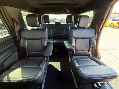 2027 Ford Expedition Platinum 4x4 4dr SUV