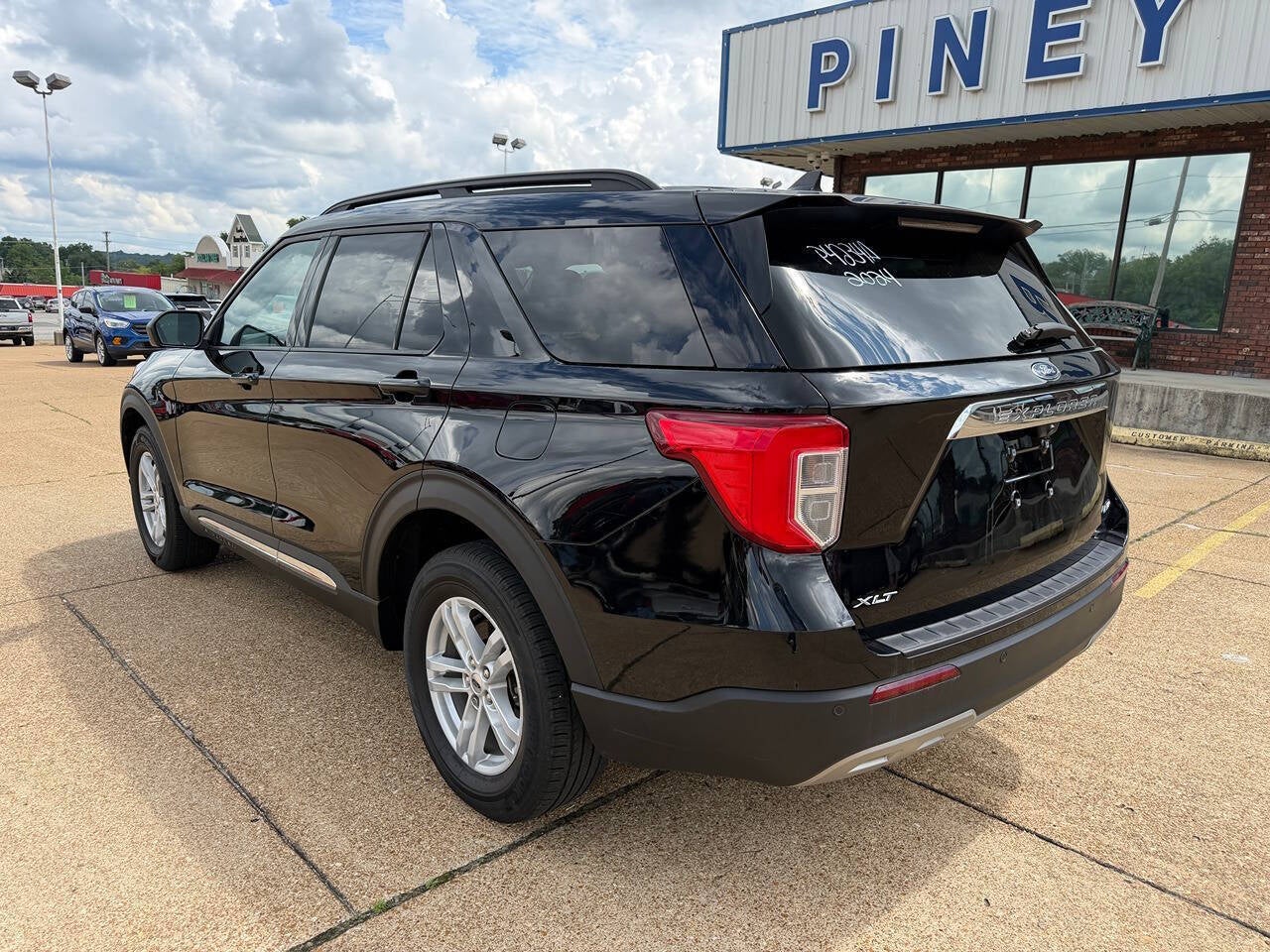 2024 Ford Explorer XLT AWD 4dr SUV