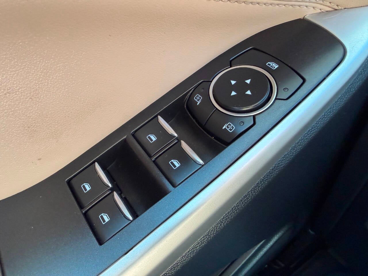 2020 Ford Explorer XLT AWD 4dr SUV