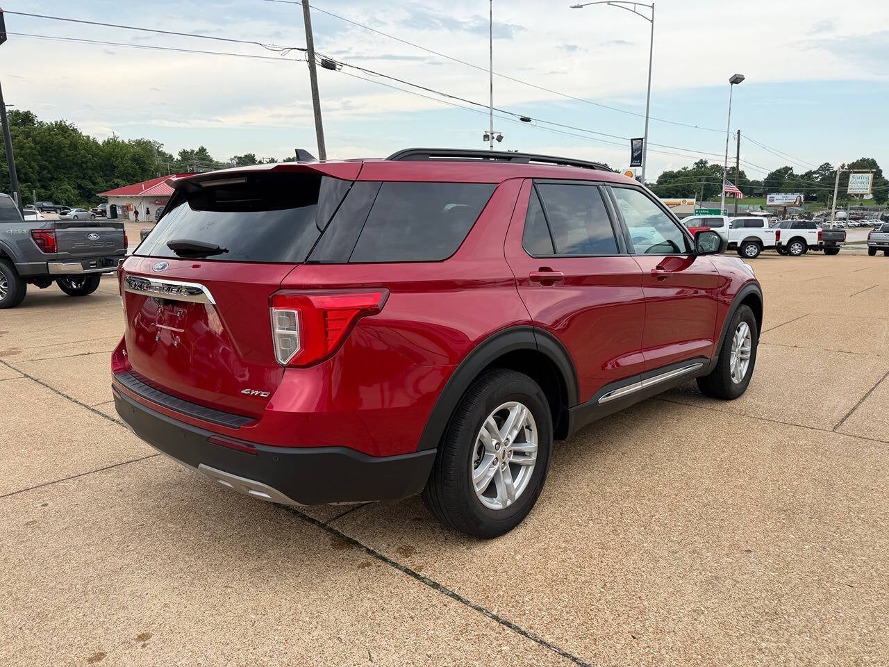 2023 Ford Explorer XLT AWD 4dr SUV
