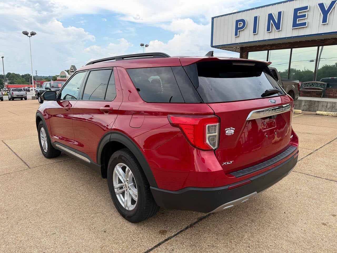 2023 Ford Explorer XLT AWD 4dr SUV