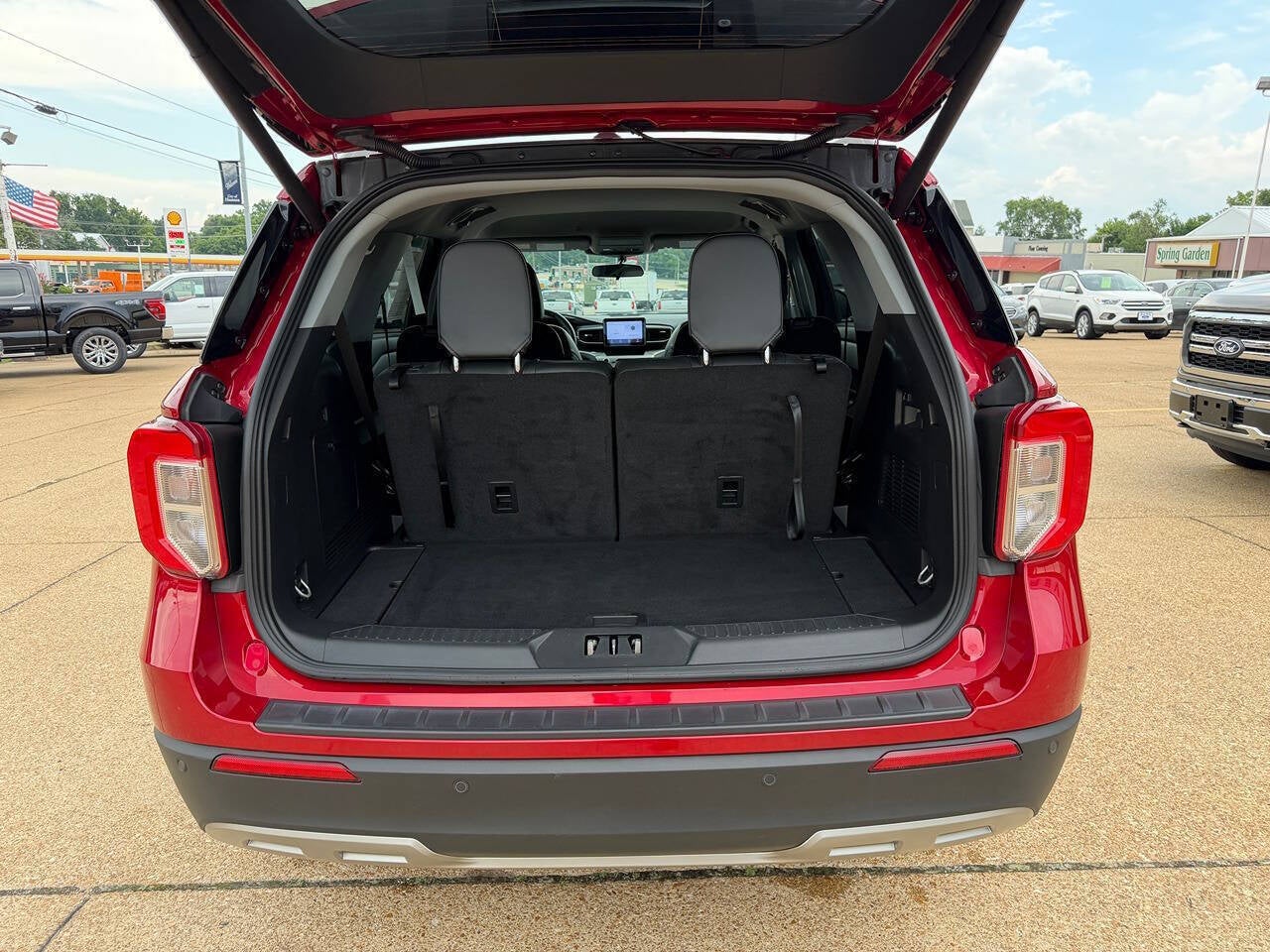 2023 Ford Explorer XLT AWD 4dr SUV