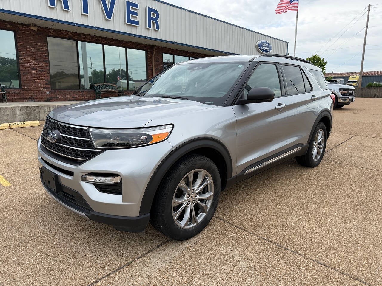 2020 Ford Explorer XLT AWD 4dr SUV