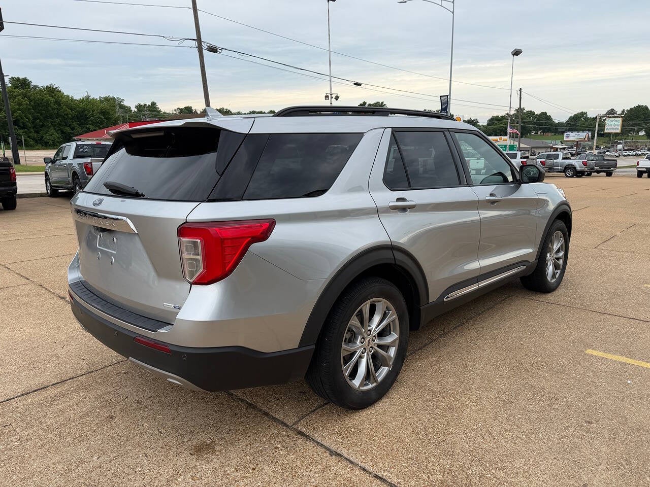 2020 Ford Explorer XLT AWD 4dr SUV