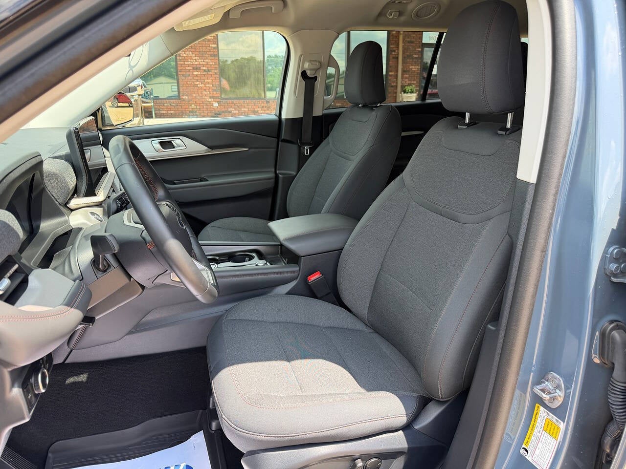 2025 Ford Explorer Active AWD 4dr SUV