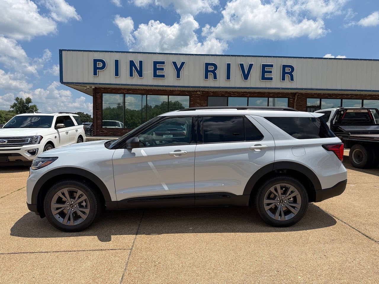2026 Ford Explorer Active AWD 4dr SUV