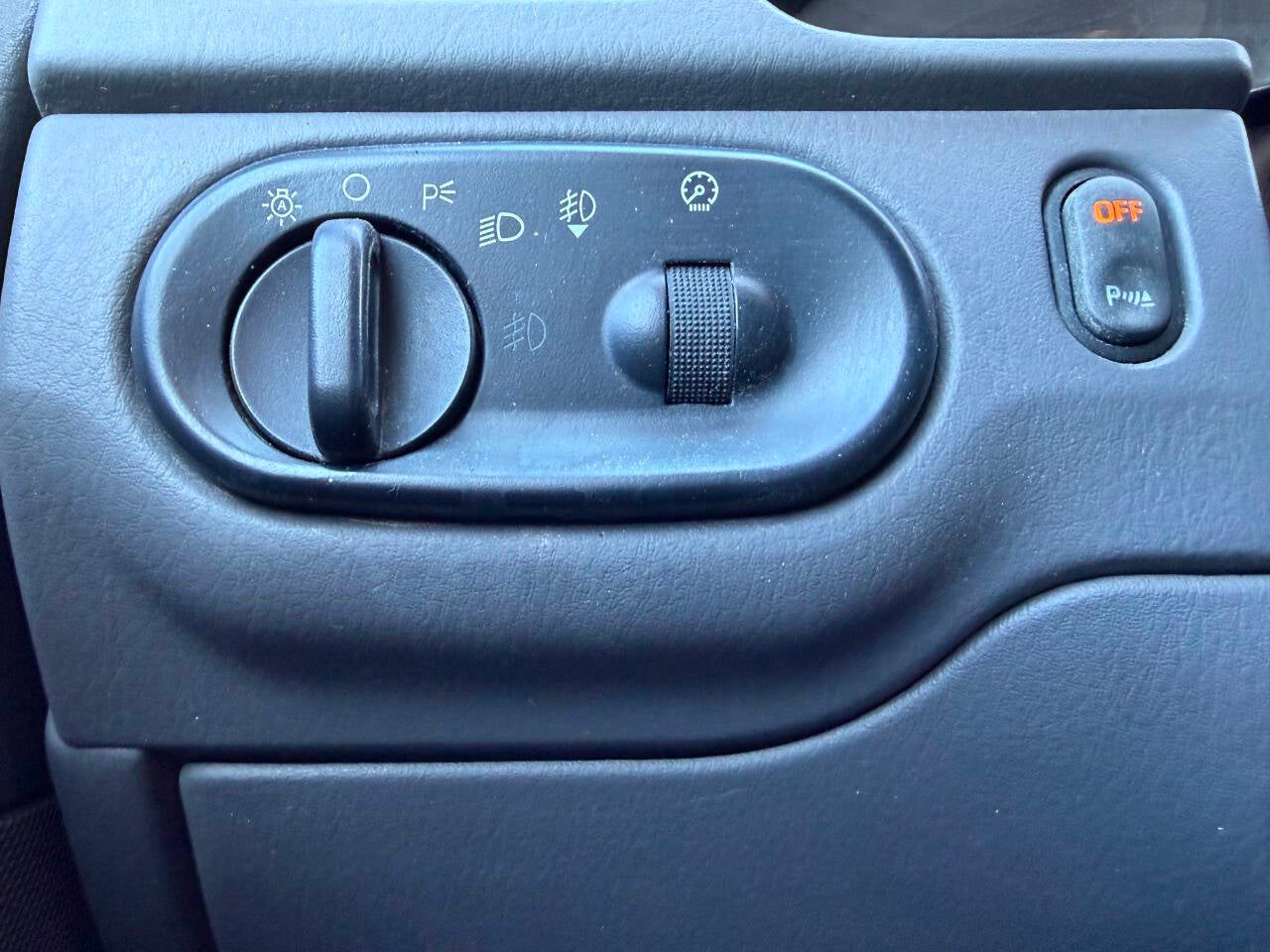 2004 Ford Explorer XLT 4dr 4WD SUV