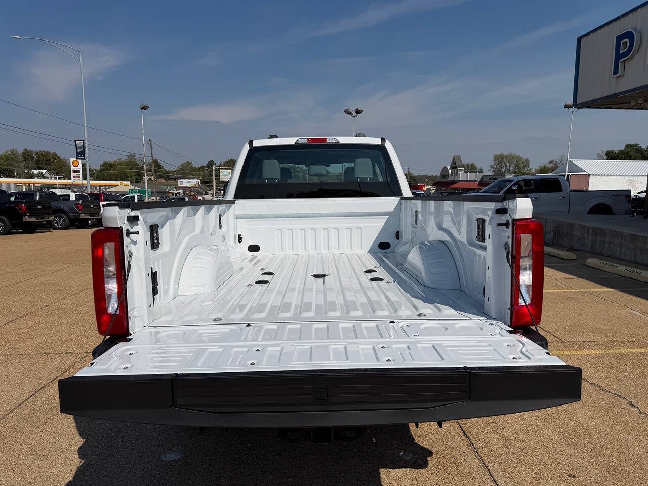 2027 Ford F-350 Super Duty XL 4x4 4dr Crew Cab 8 ft. LB SRW Pickup