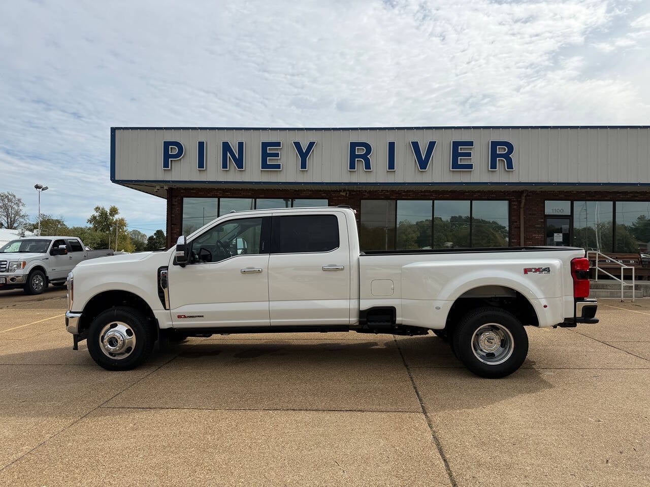 2027 Ford F-350 Super Duty Lariat