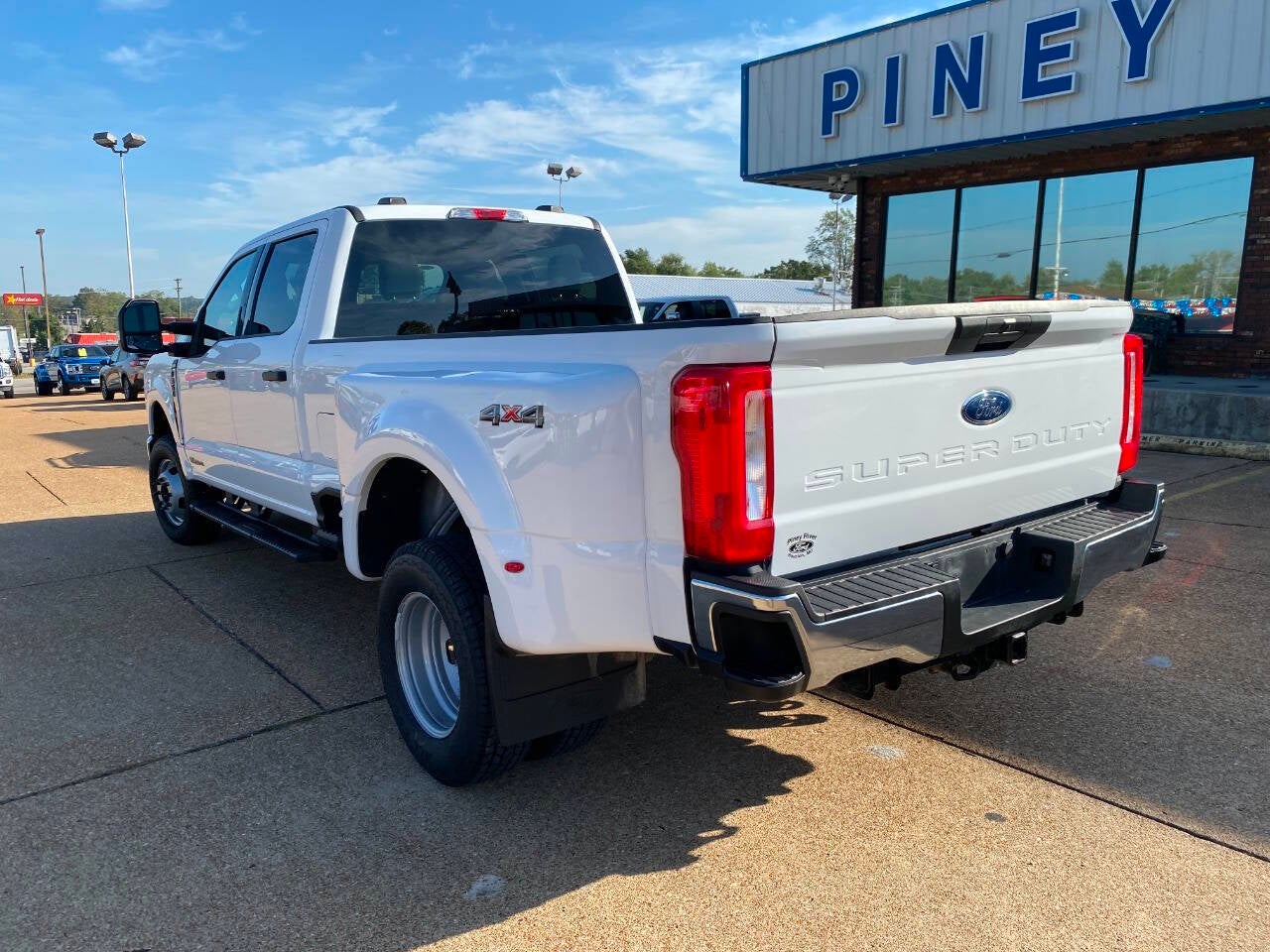 2024 Ford F-350 Super Duty XLT 4x4 4dr Crew Cab 8 ft. LB DRW Pickup