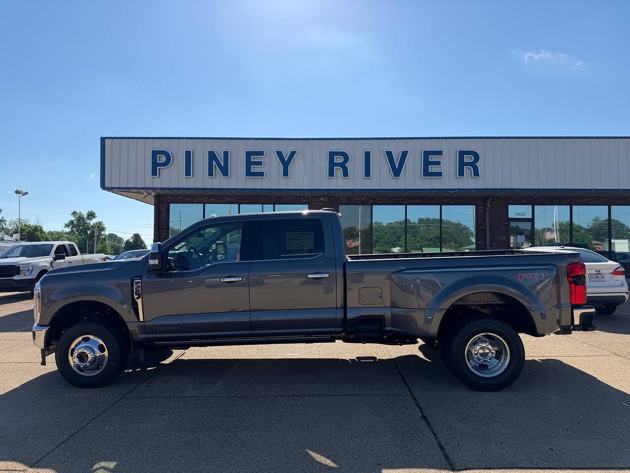 2026 Ford F-350 Super Duty Lariat 4x4 4dr Crew Cab 8 ft. LB DRW Pickup