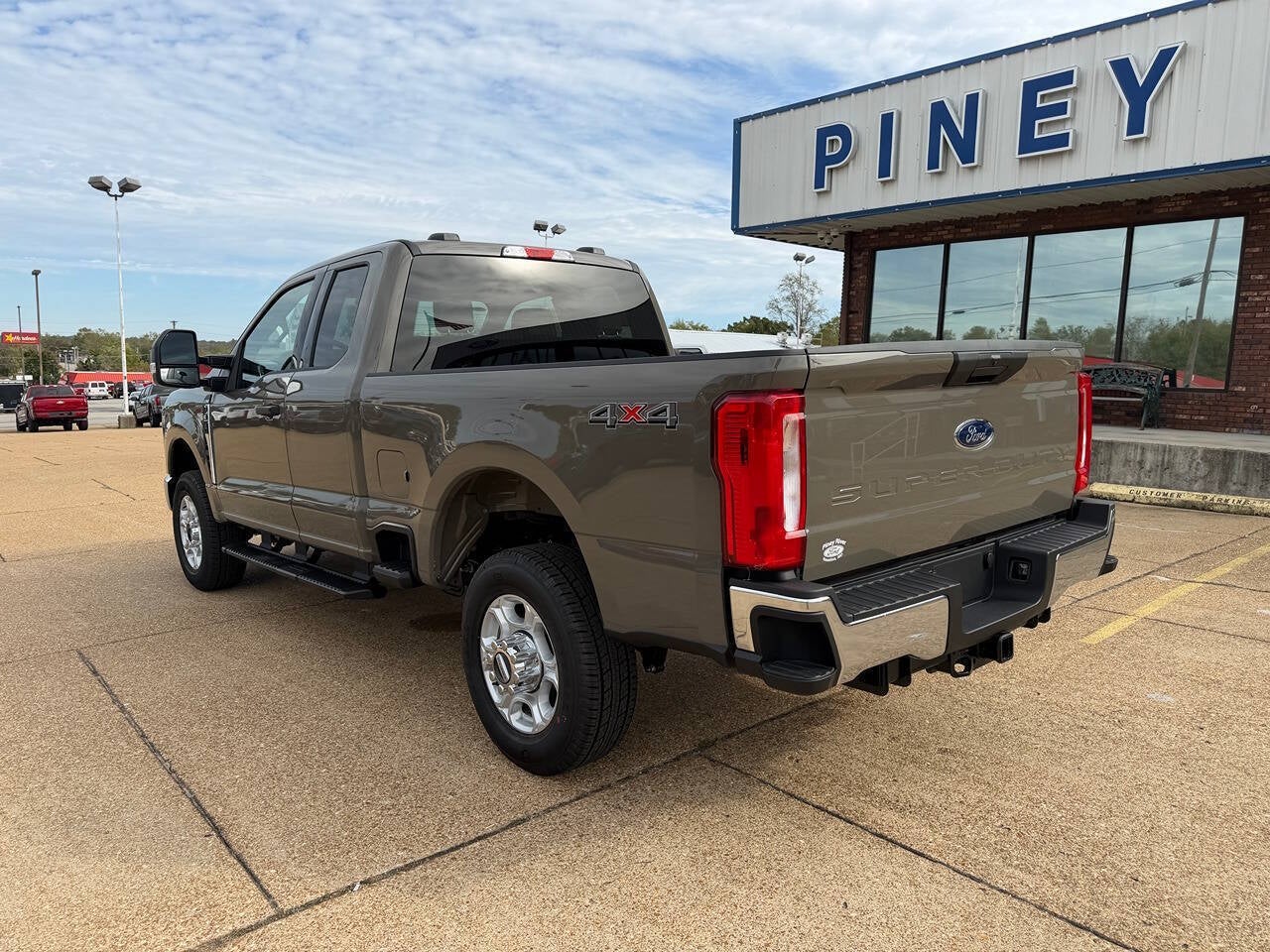 2026 Ford F-350 Super Duty XLT 4x4 4dr SuperCab 6.8 ft. SB SRW Pickup