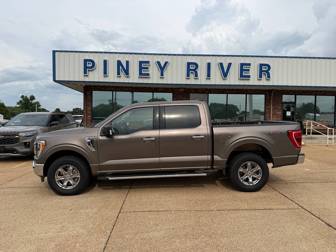 2022 Ford F-150 XLT 4x4 4dr SuperCrew 5.5 ft. SB