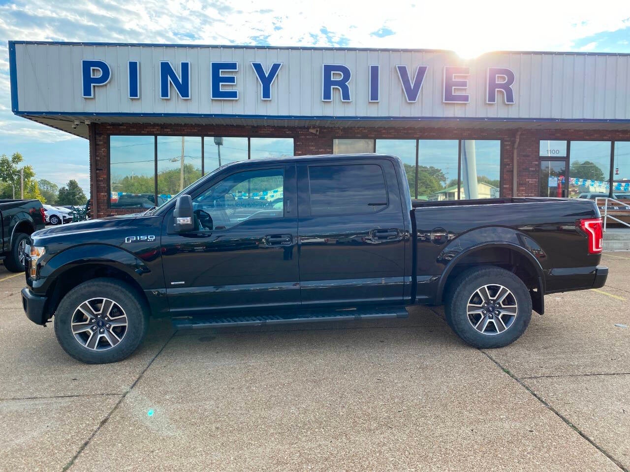 2017 Ford F-150 XLT 4x4 4dr SuperCrew 5.5 ft. SB