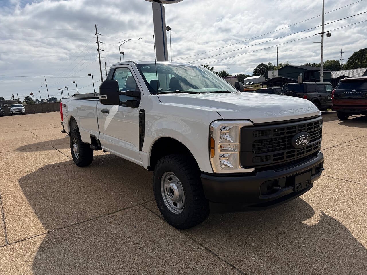 2027 Ford F-350 Super Duty XL 4x4 2dr Regular Cab 8 ft. LB SRW Pickup