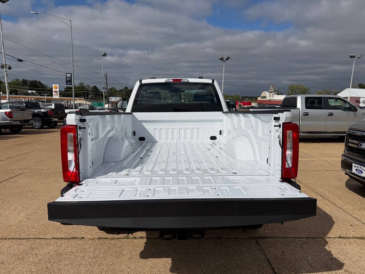 2027 Ford F-350 Super Duty XL 4x4 2dr Regular Cab 8 ft. LB SRW Pickup