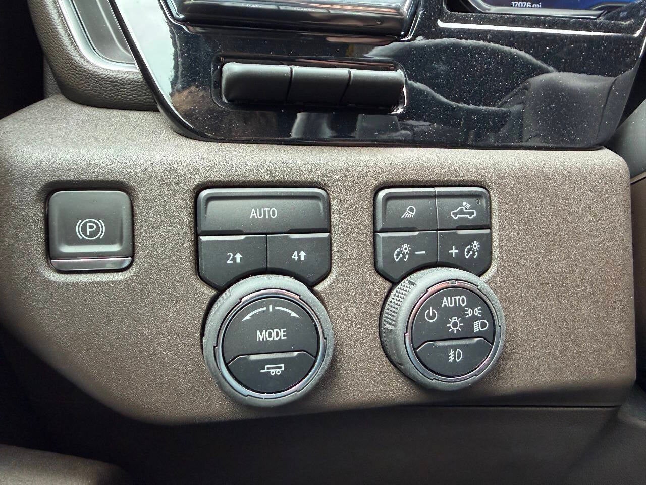 2024 Chevrolet Silverado 1500 LTZ 4x4 4dr Crew Cab 5.8 ft. SB