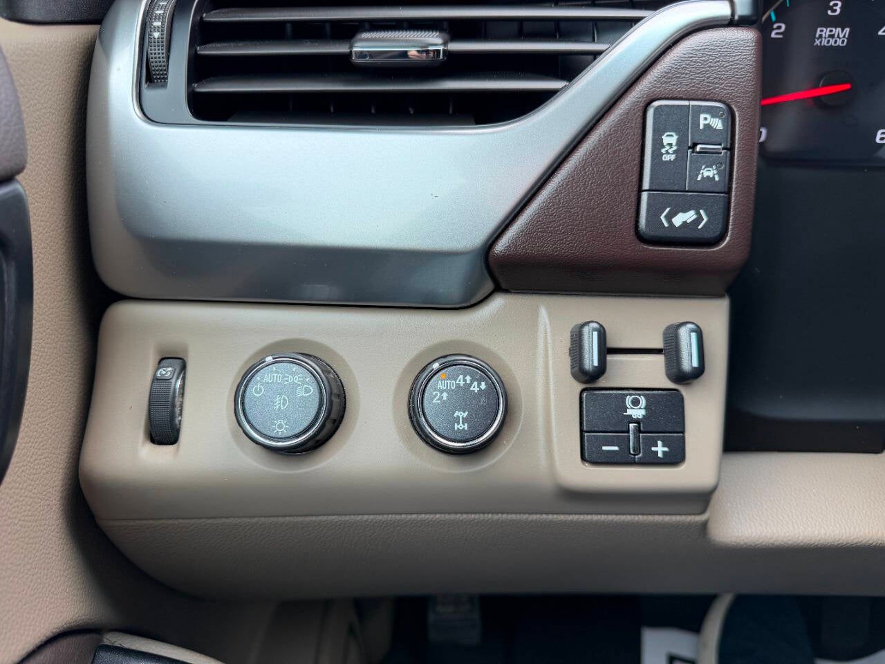 2020 Chevrolet Suburban LT 4x4 4dr SUV