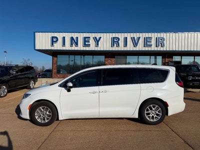 2023 Chrysler Pacifica Touring L 4dr Mini Van
