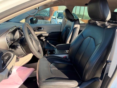 2023 Chrysler Pacifica Touring L 4dr Mini Van