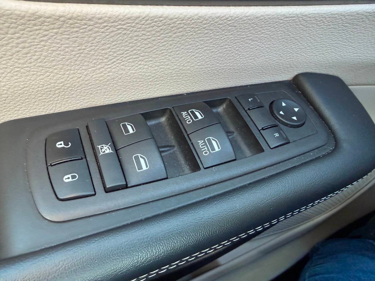 2023 Chrysler Pacifica Touring L 4dr Mini Van