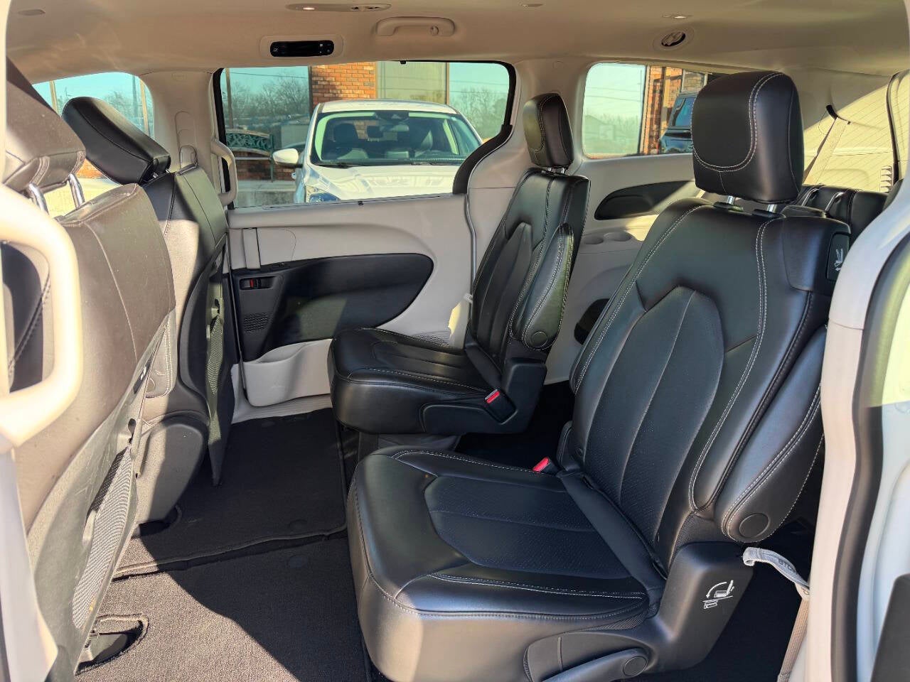 2023 Chrysler Pacifica Touring L 4dr Mini Van