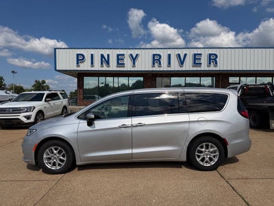2023 Chrysler Pacifica Touring L 4dr Mini Van