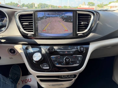 2023 Chrysler Pacifica Touring L 4dr Mini Van