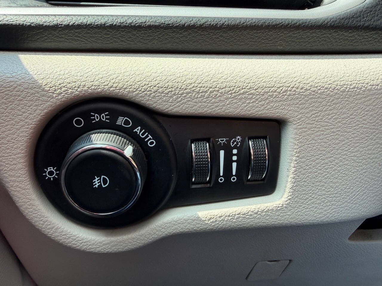 2023 Chrysler Pacifica Touring L 4dr Mini Van