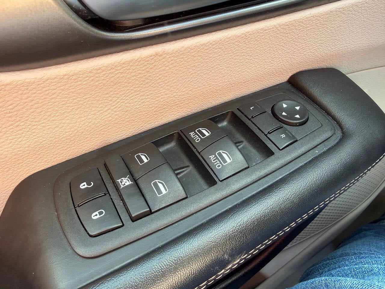 2023 Chrysler Pacifica Touring L 4dr Mini Van