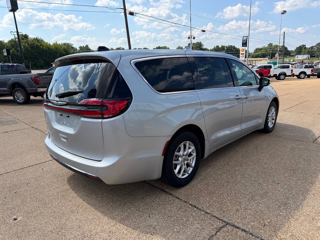 2023 Chrysler Pacifica Touring L 4dr Mini Van