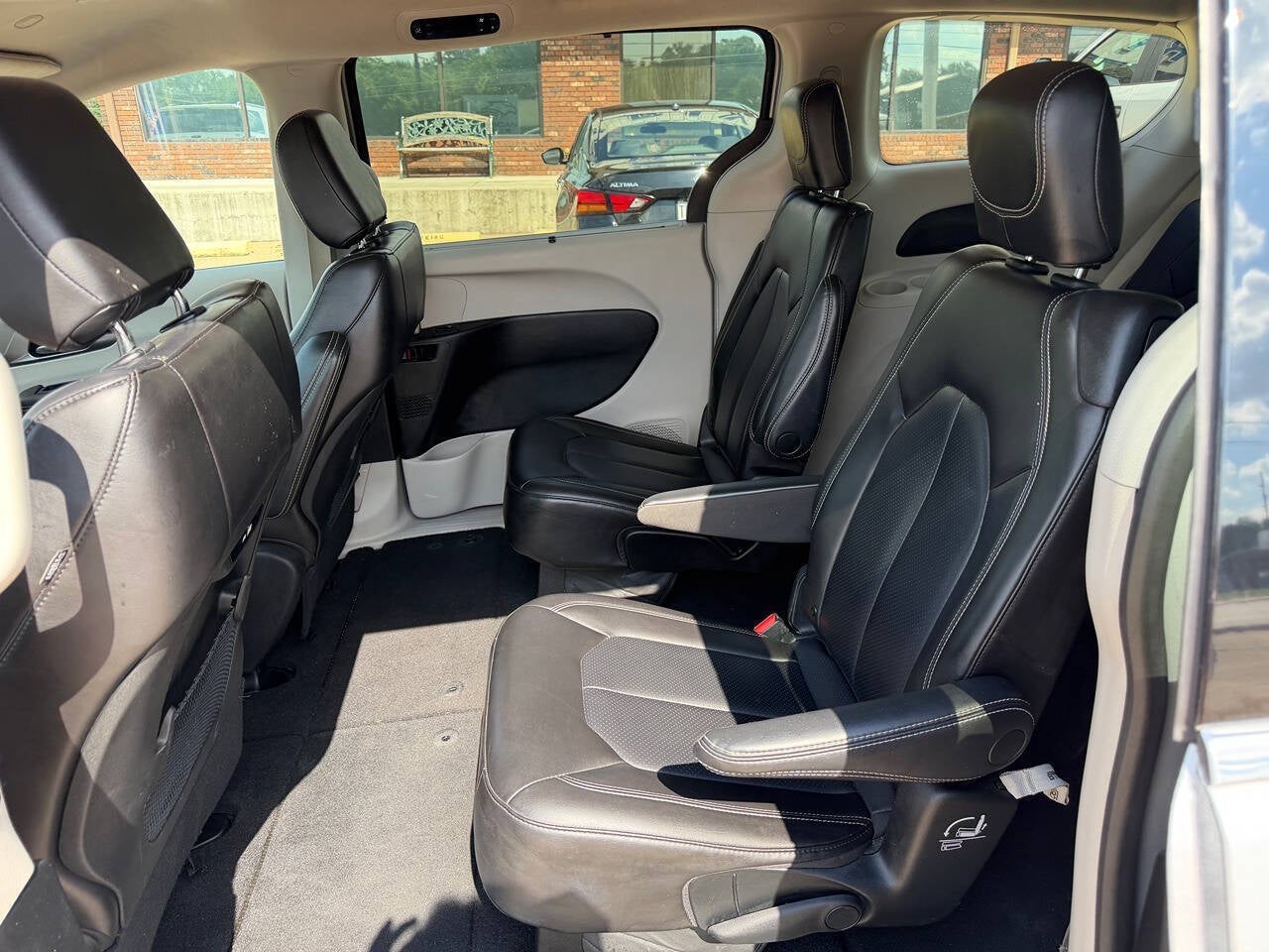 2023 Chrysler Pacifica Touring L 4dr Mini Van