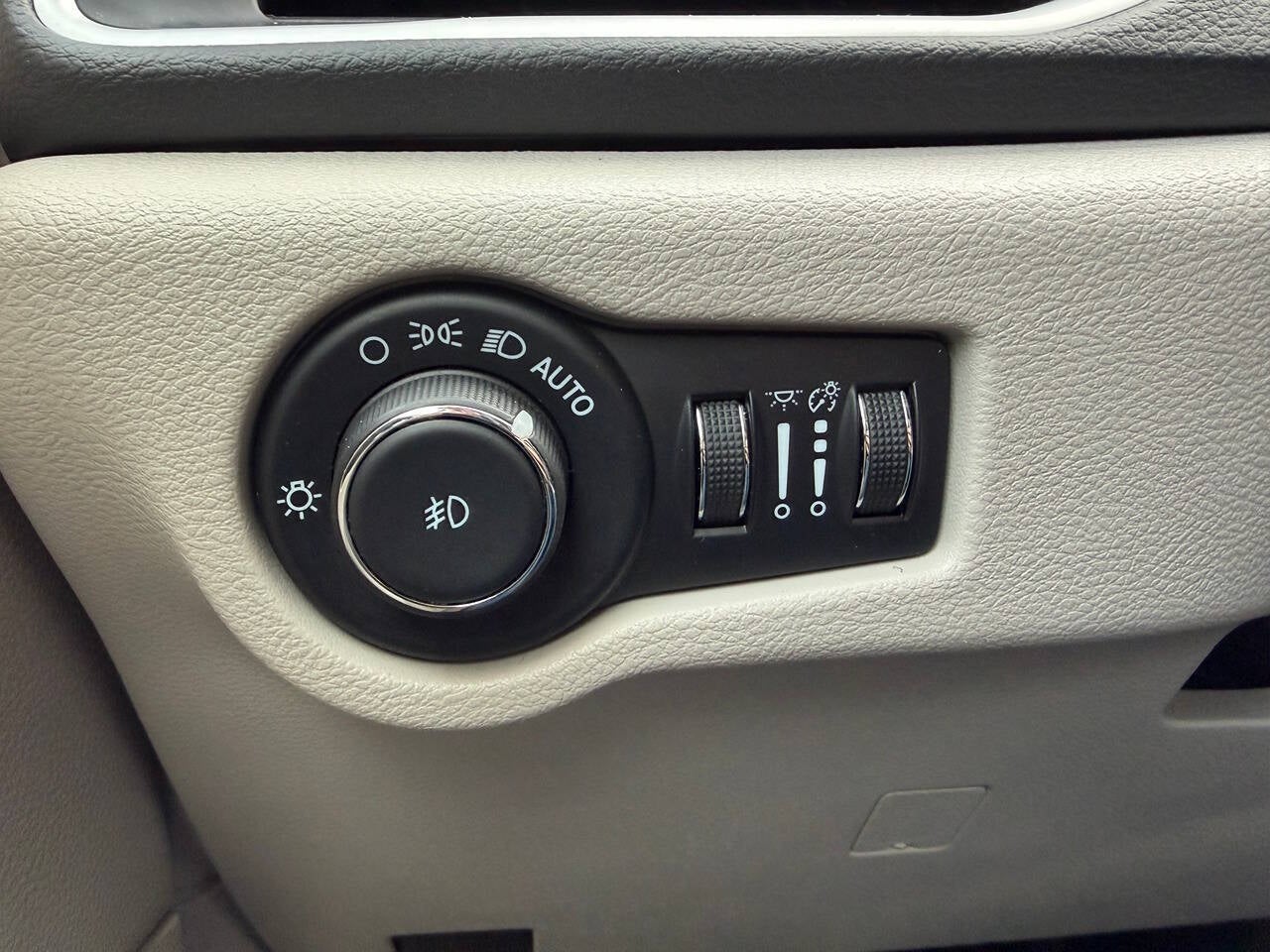 2024 Chrysler Pacifica Touring L 4dr Mini Van