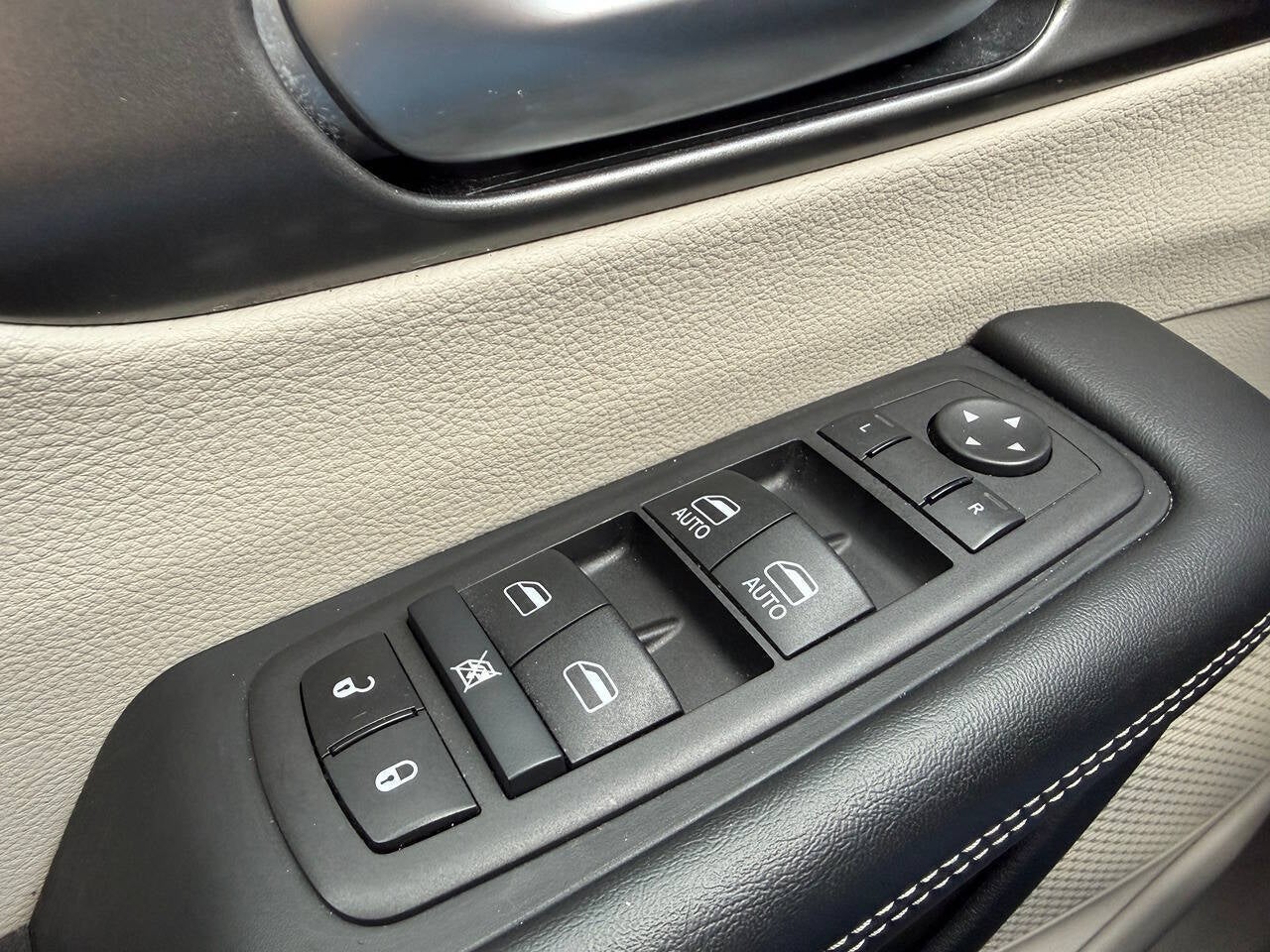 2024 Chrysler Pacifica Touring L 4dr Mini Van