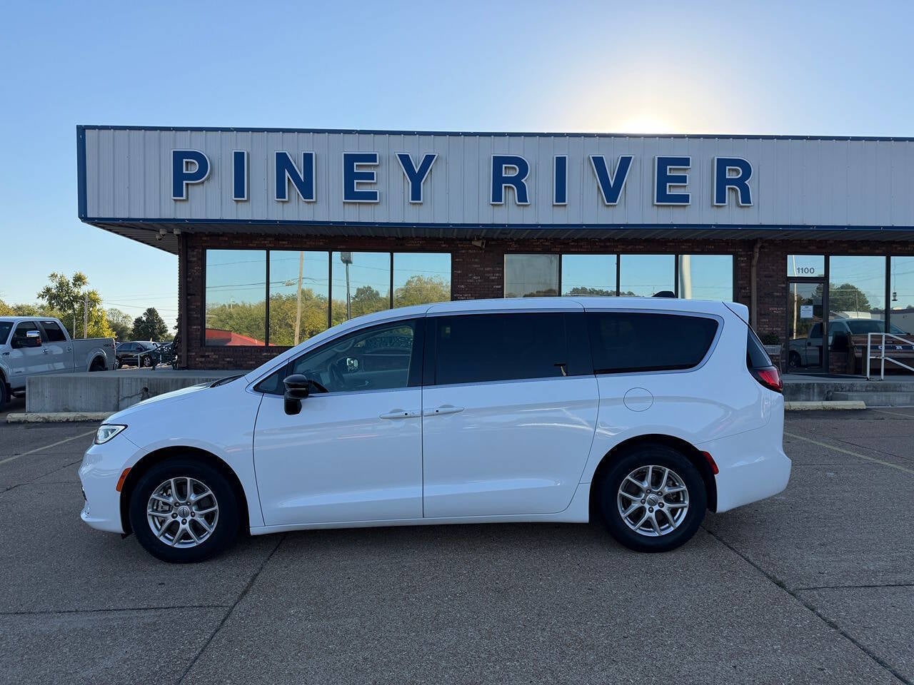 2024 Chrysler Pacifica Touring L 4dr Mini Van