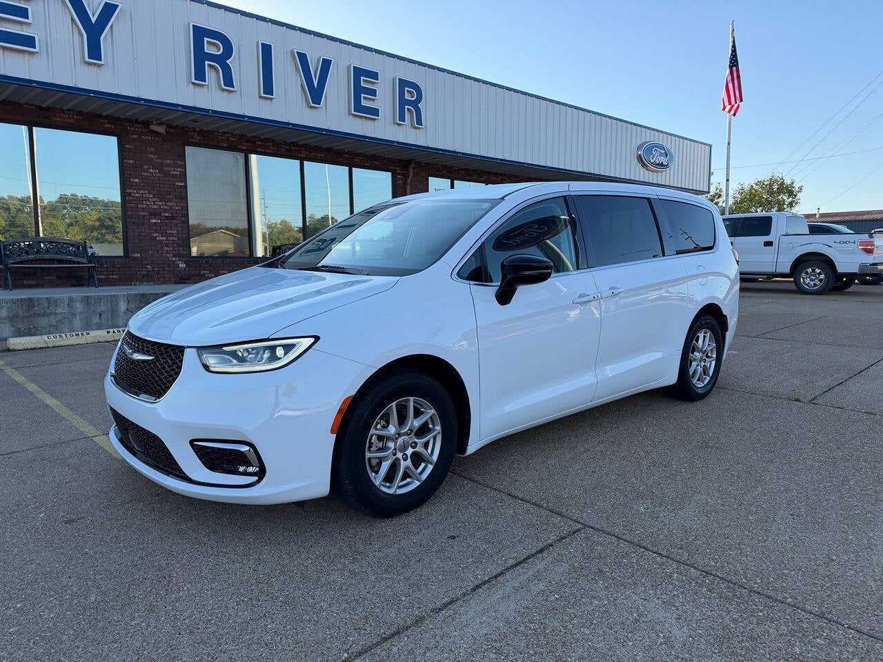 2024 Chrysler Pacifica Touring L 4dr Mini Van
