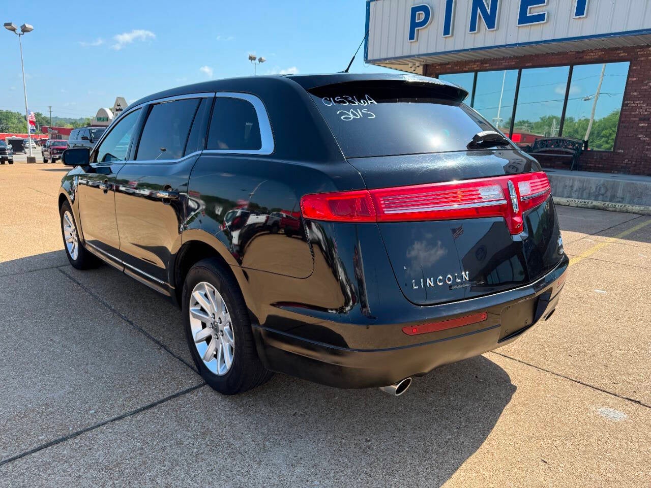 2015 Lincoln MKT Town Car Livery Fleet AWD 4dr Crossover
