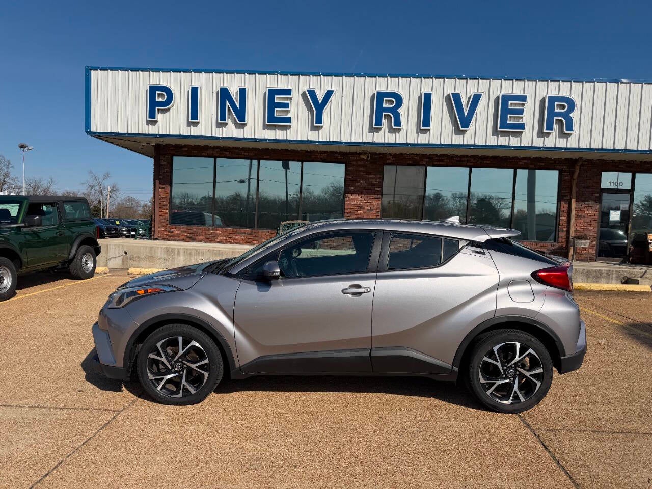 2018 Toyota C-HR XLE Premium 4dr Crossover