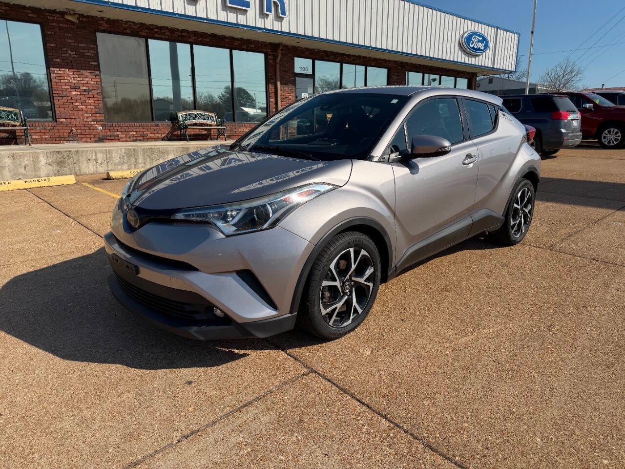 2018 Toyota C-HR XLE Premium 4dr Crossover