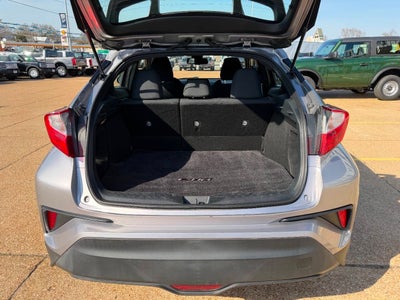 2018 Toyota C-HR XLE Premium 4dr Crossover