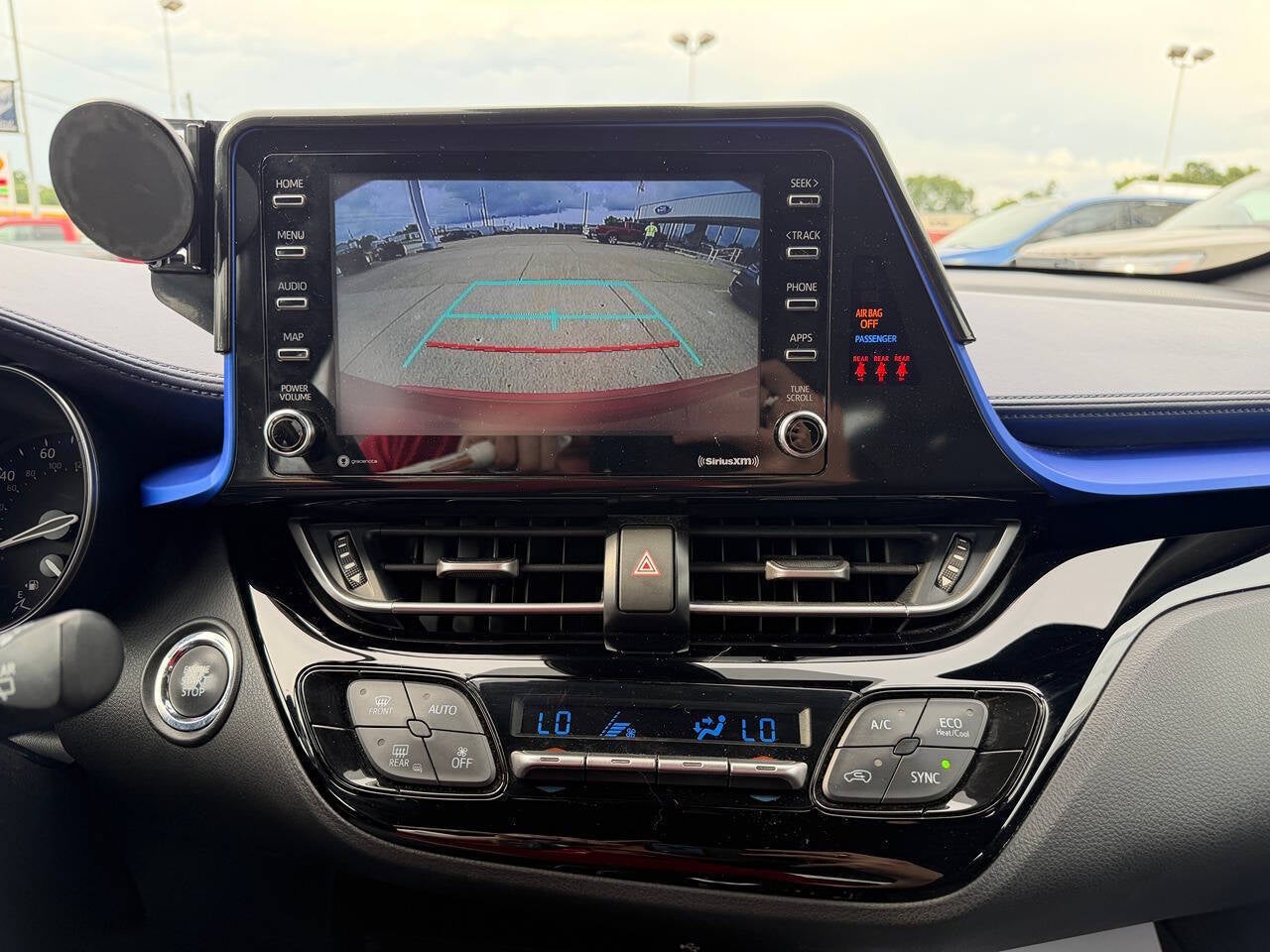 2022 Toyota C-HR XLE 4dr Crossover