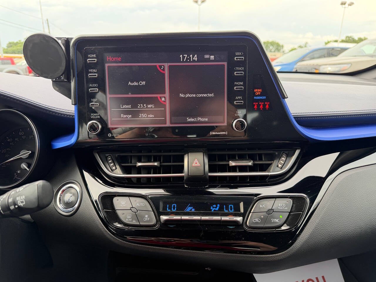 2022 Toyota C-HR XLE 4dr Crossover