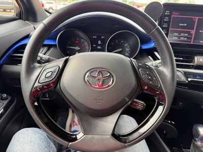 2022 Toyota C-HR XLE 4dr Crossover