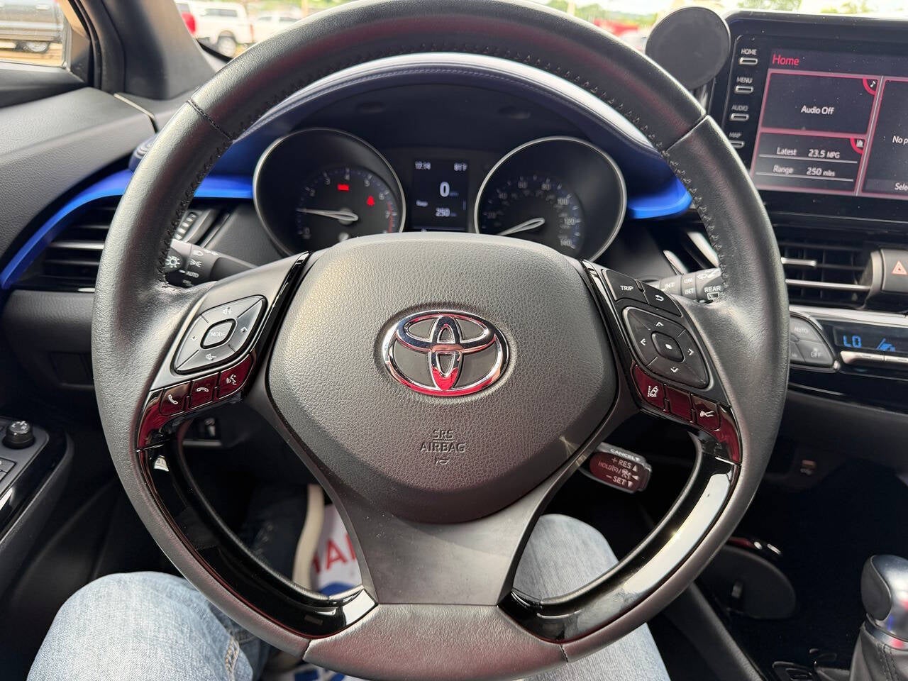 2022 Toyota C-HR XLE 4dr Crossover