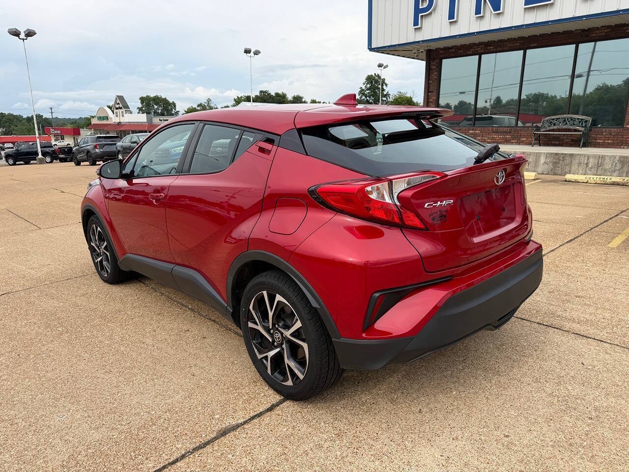 2022 Toyota C-HR XLE 4dr Crossover