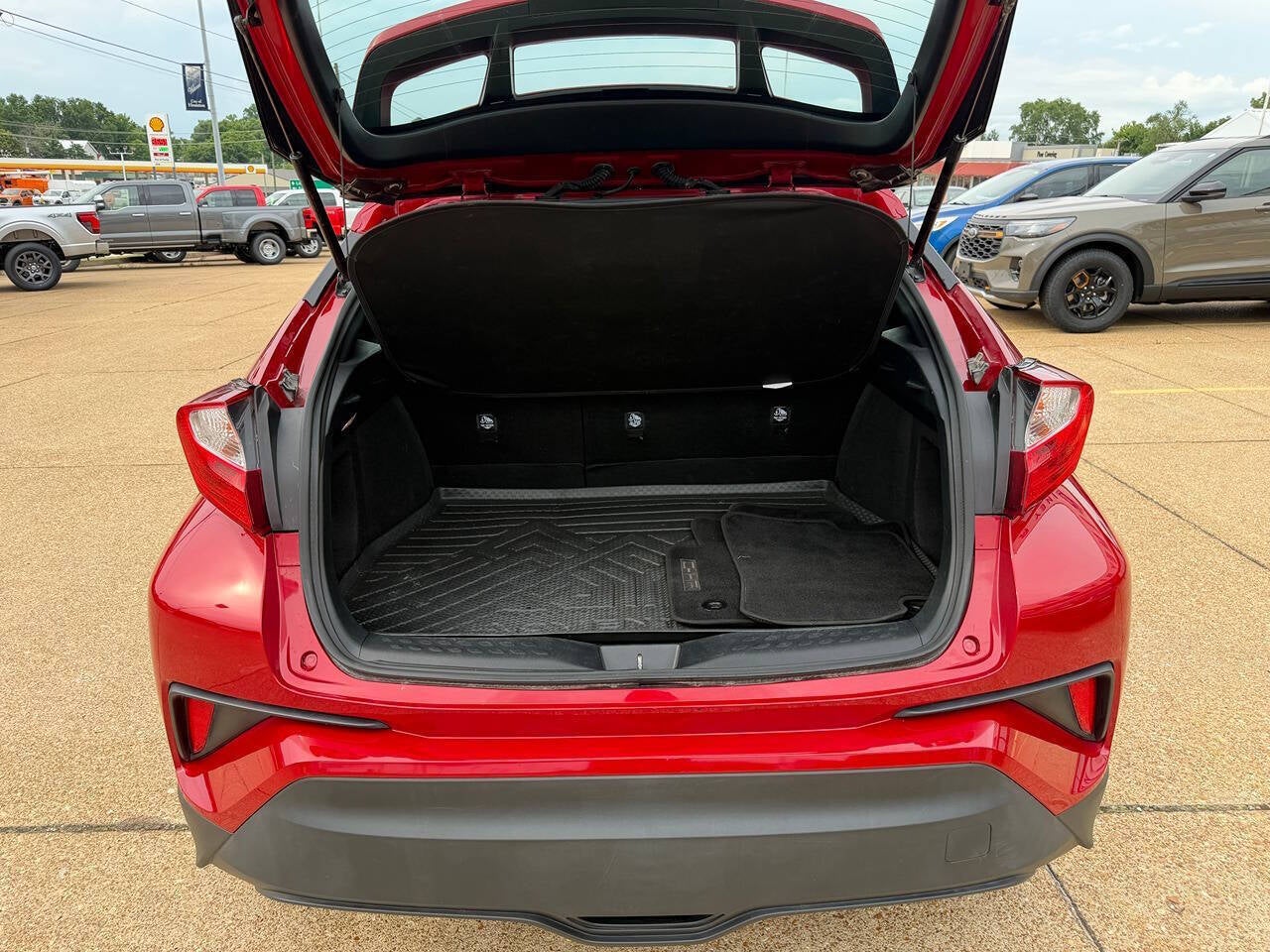 2022 Toyota C-HR XLE 4dr Crossover